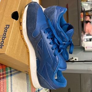 reebok classic sneakers, navy blue with beige soles